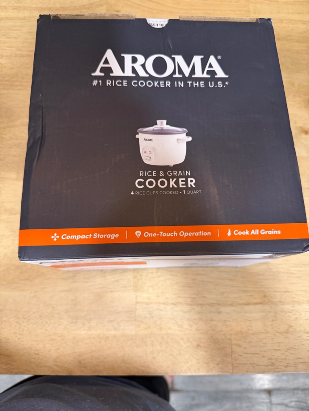 Roma White Rice & Grain Cooker with Black Lid Accents